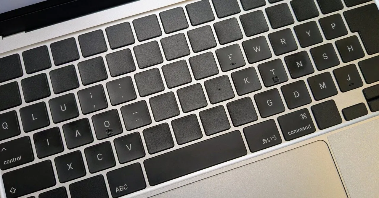MacBookのキーボード改造の様子