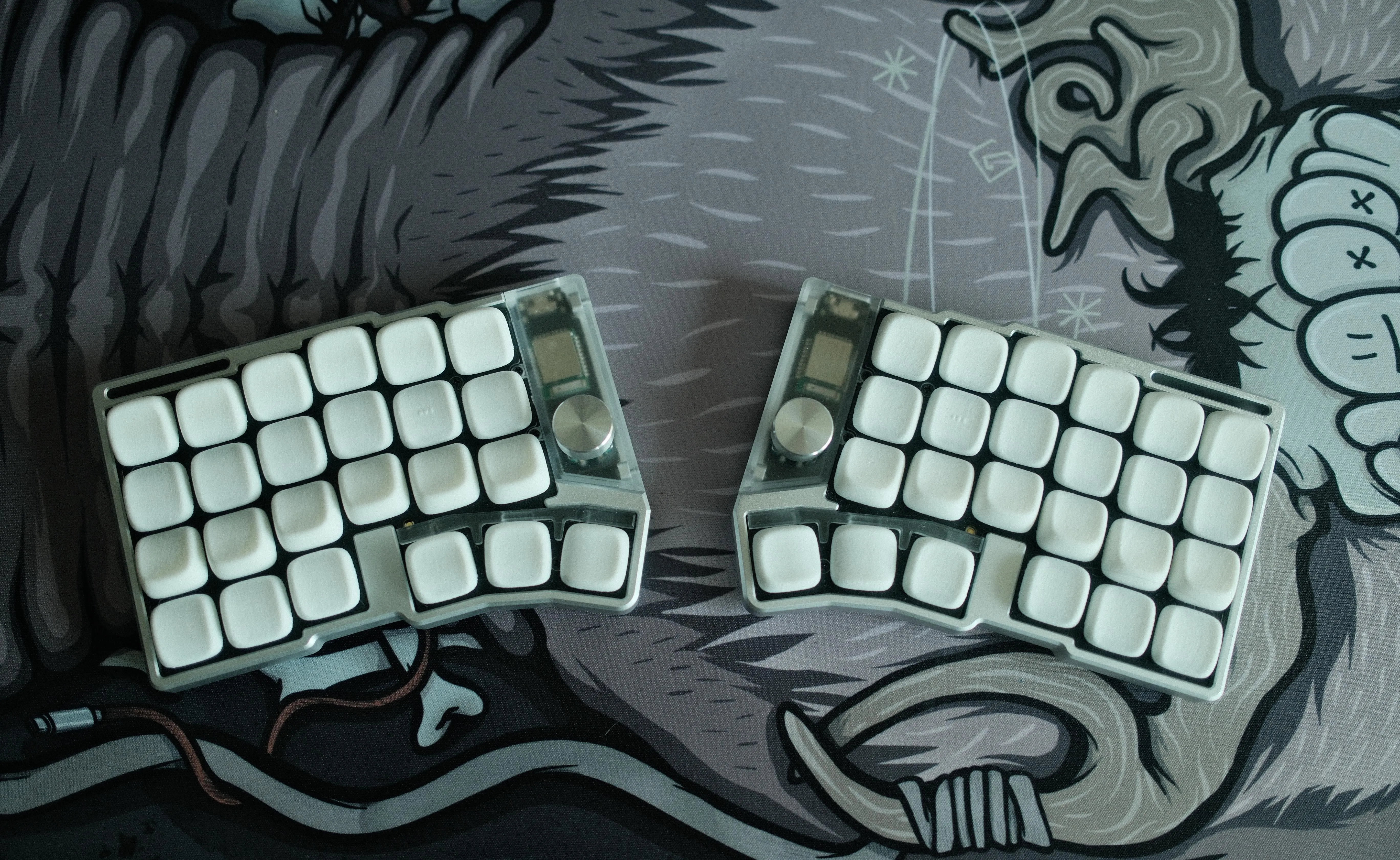 CornixとKLP laméキーキャップのビルド事例2