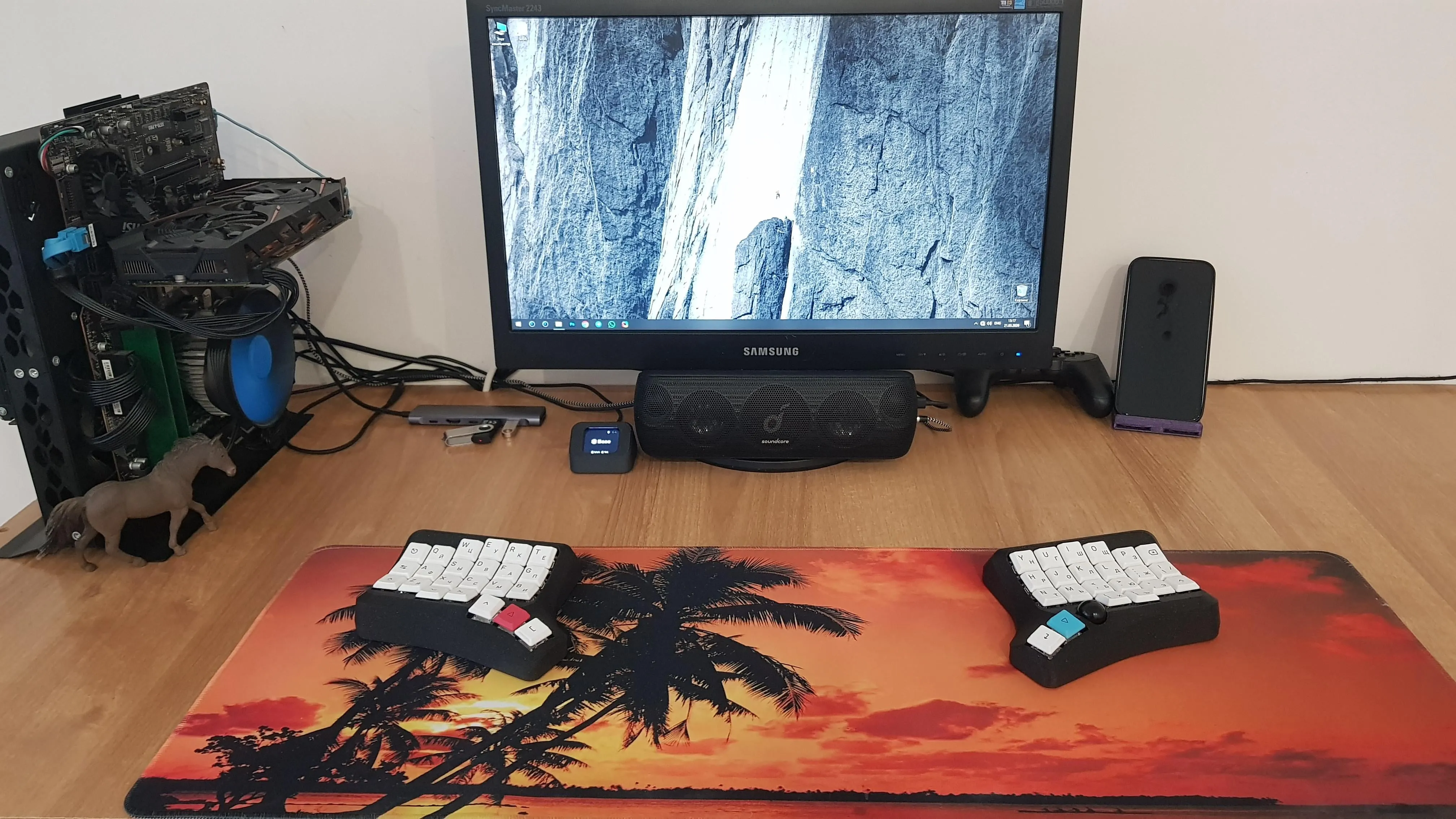 デスクに馴染む洗練されたデバイス