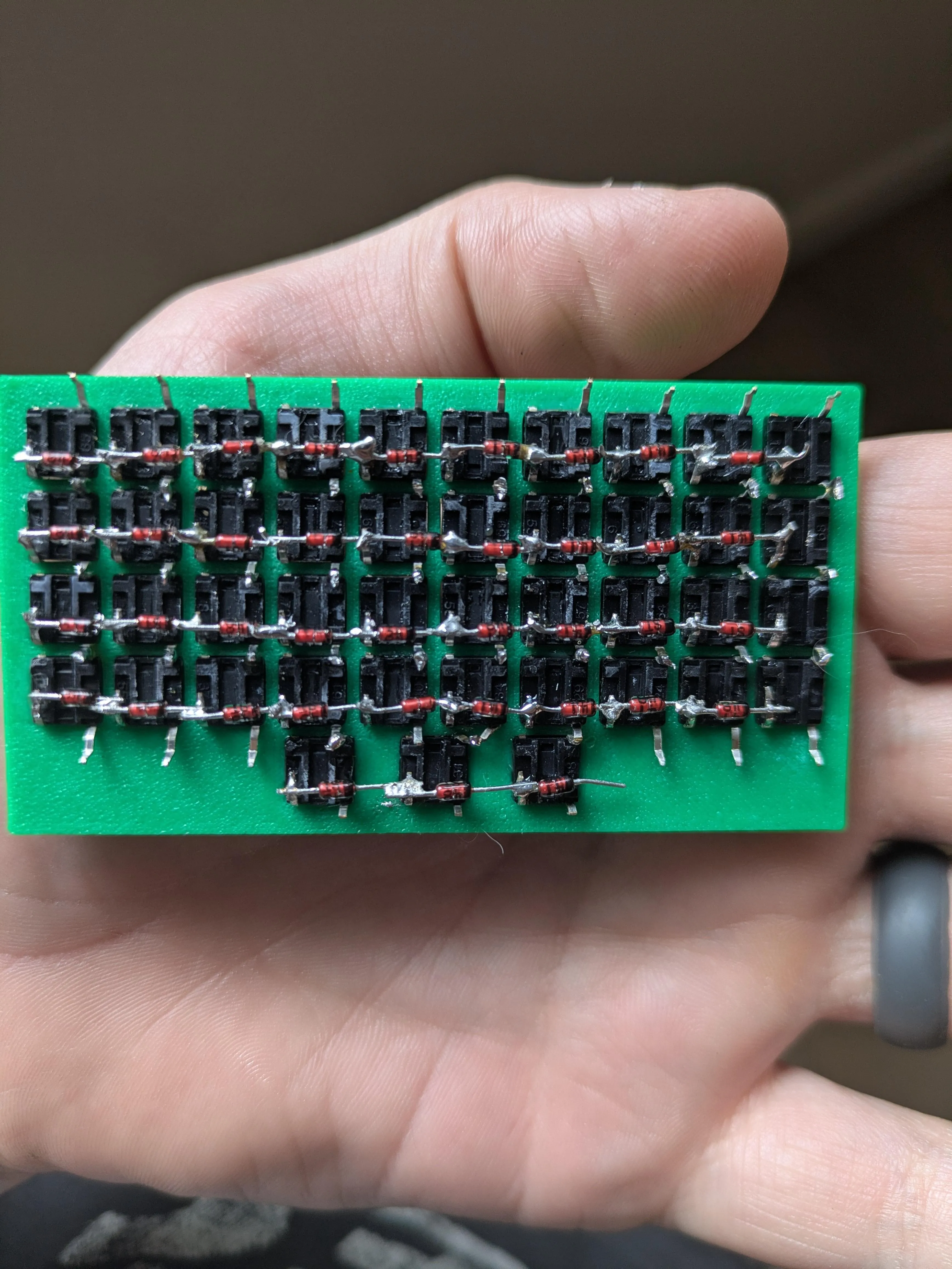 ハンドワイヤードされたキーボードの内部