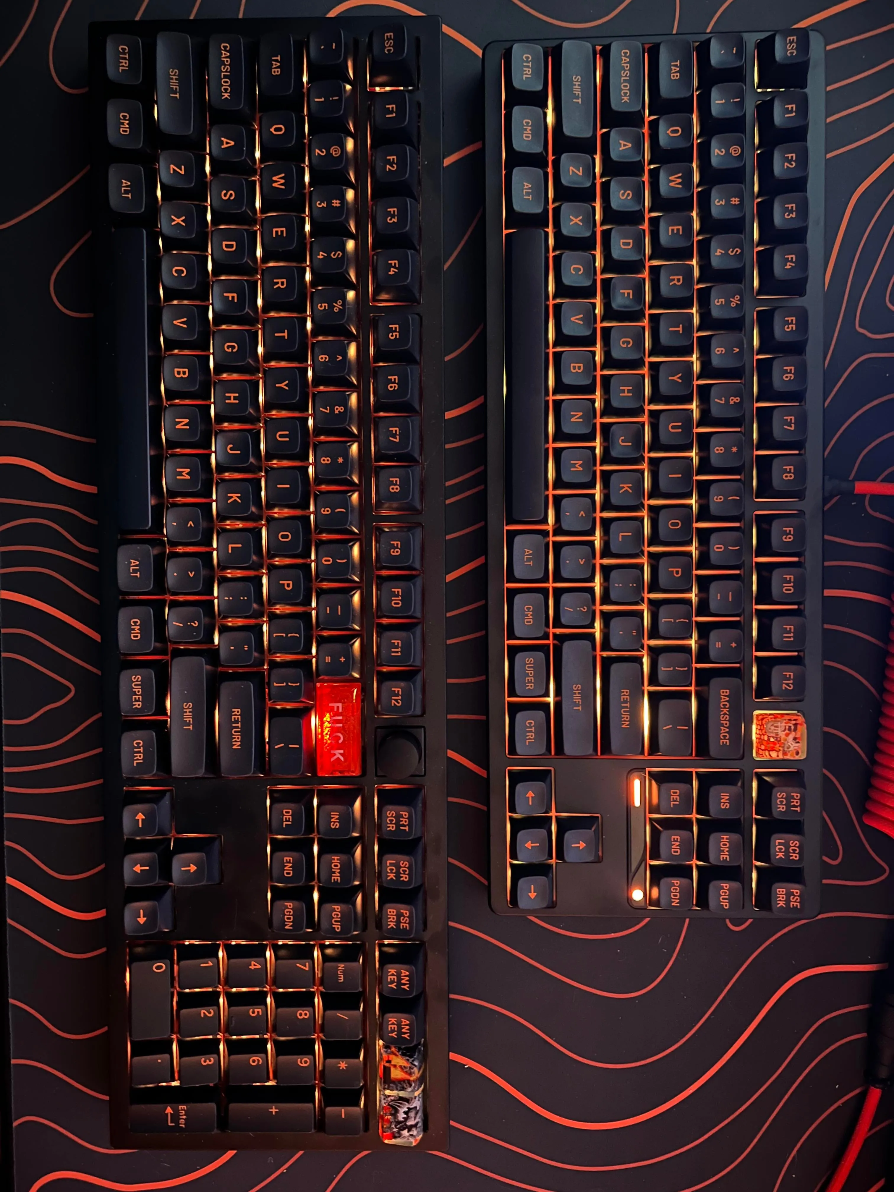 デスクに並ぶカスタムキーボード