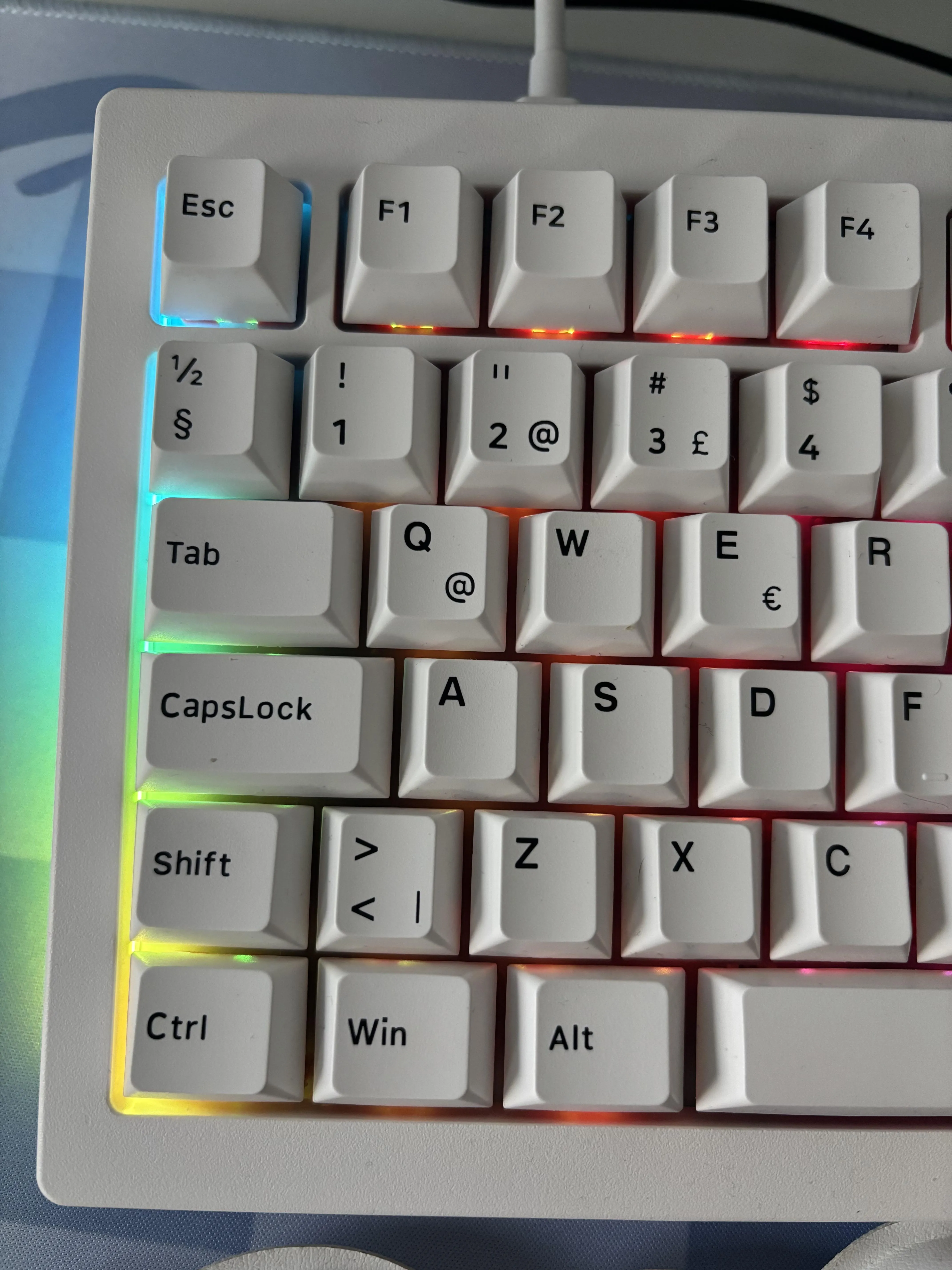 Akkoキーボードのライティングの様子