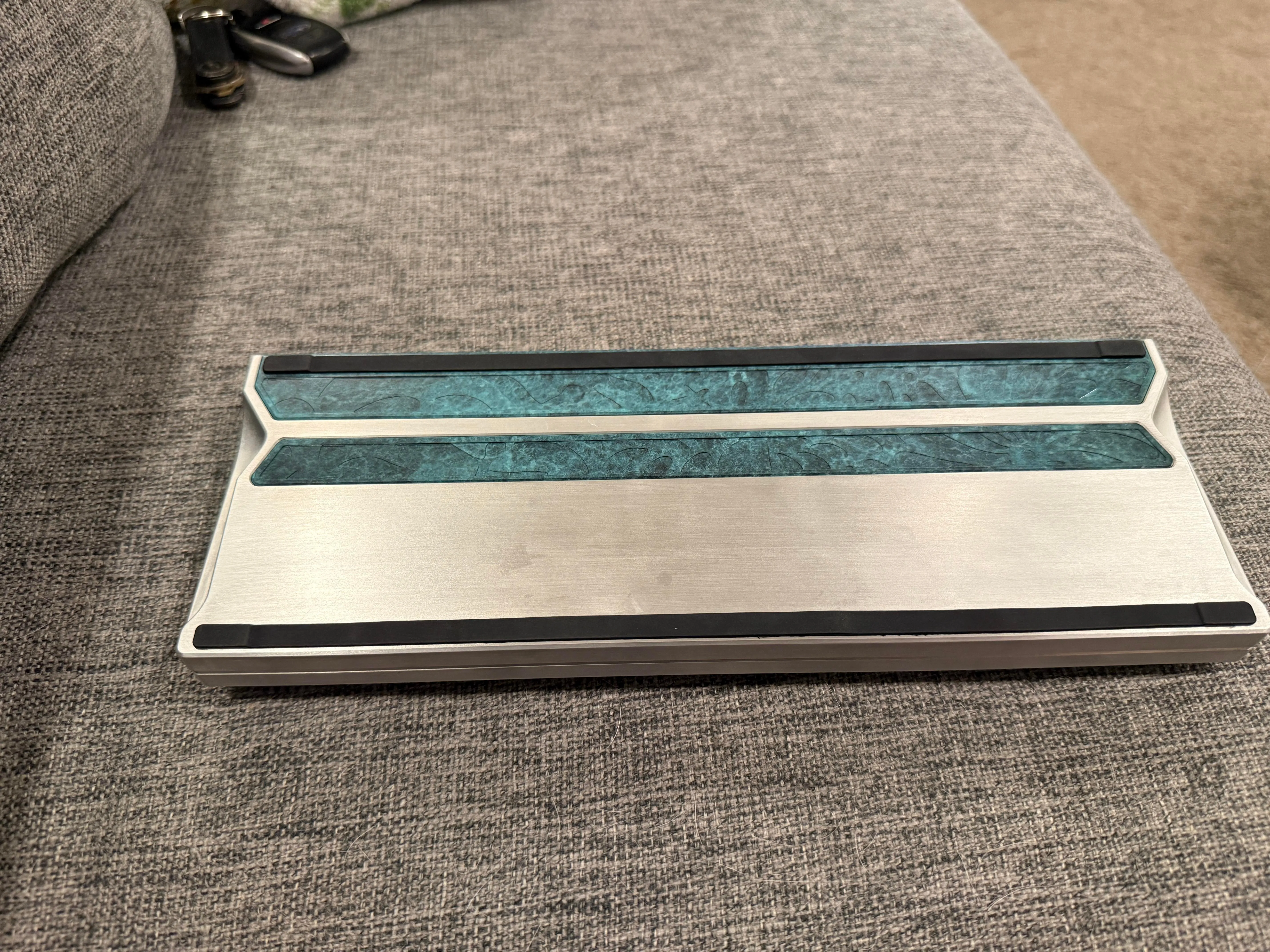 キーキャップとケースの質感のコントラスト