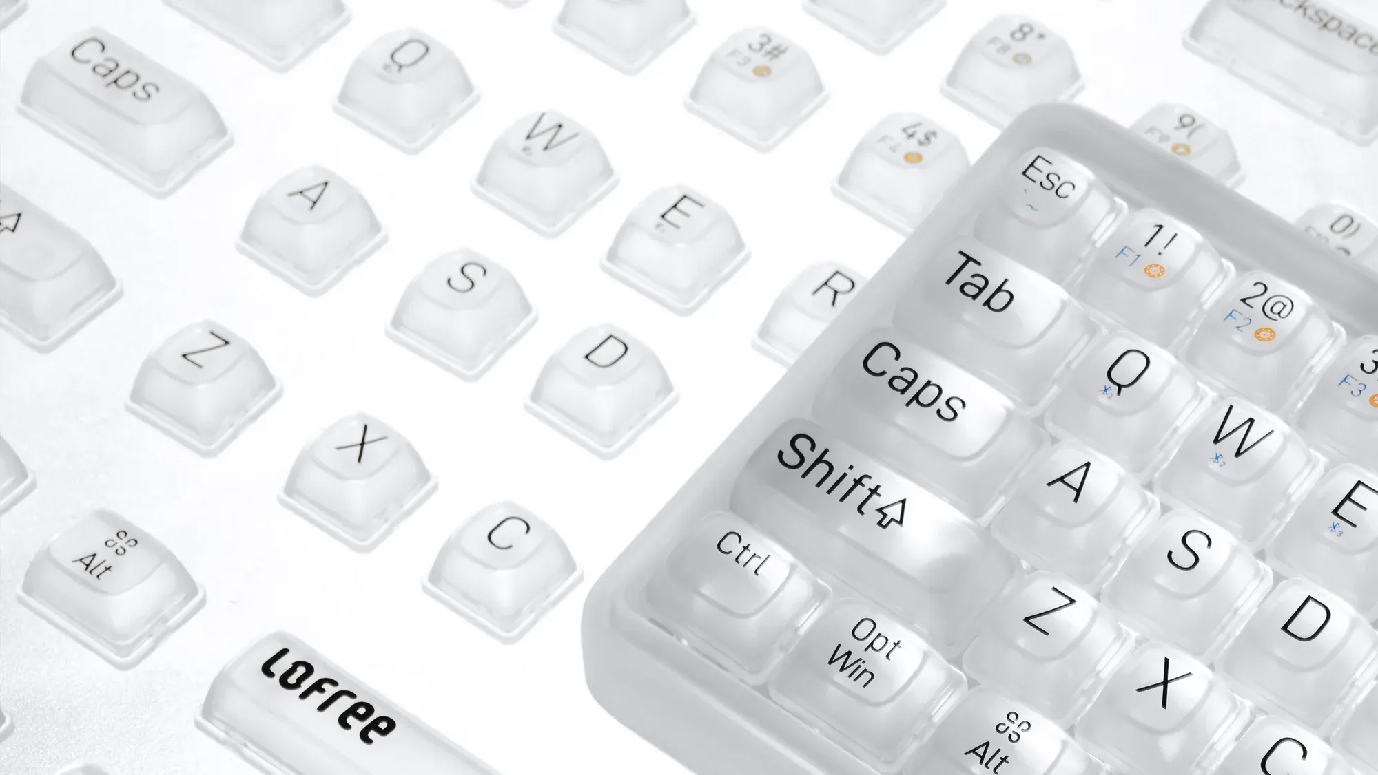 フロスト加工が美しい透明キーボード