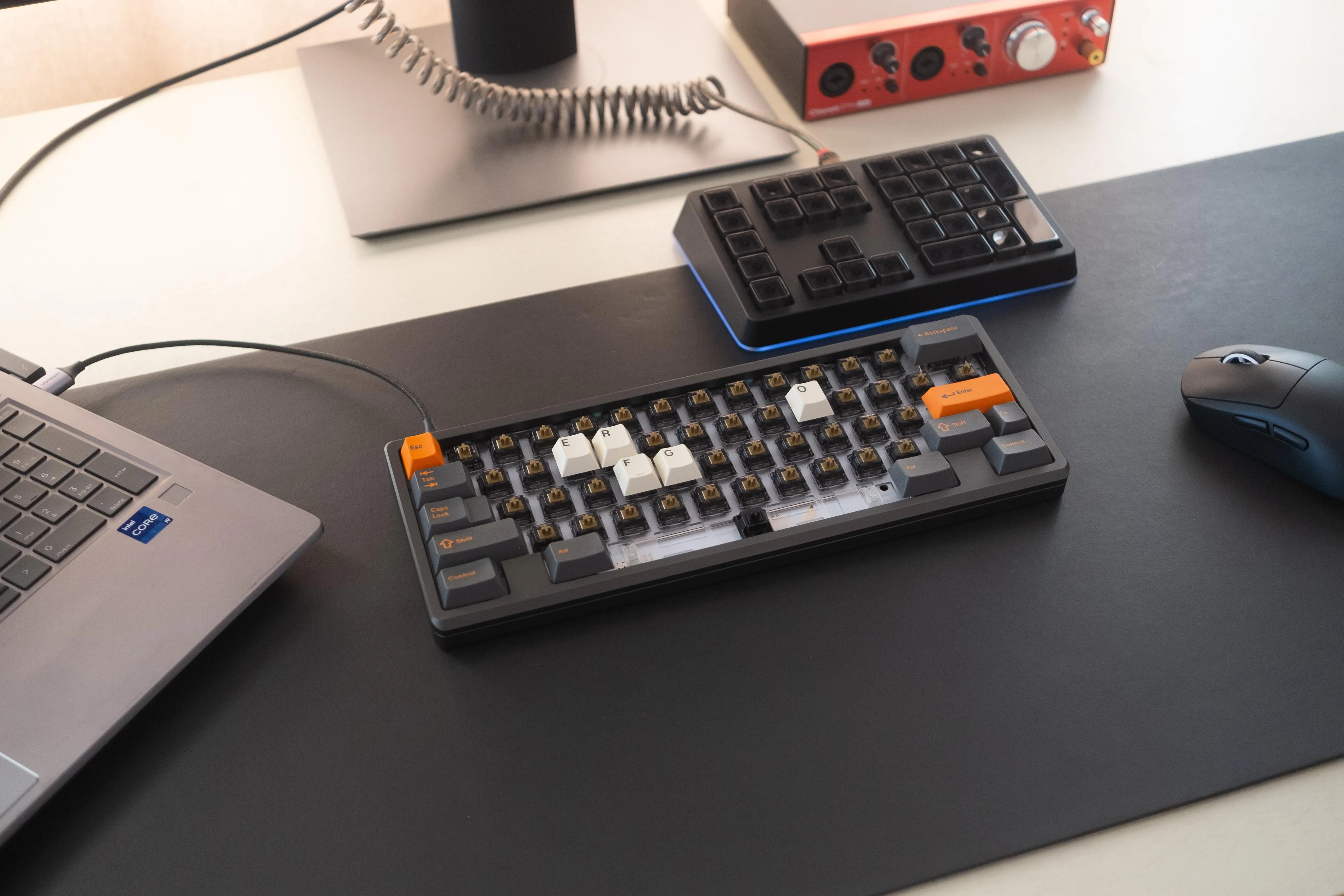 Froge MiniとGMK Carbonの全体像