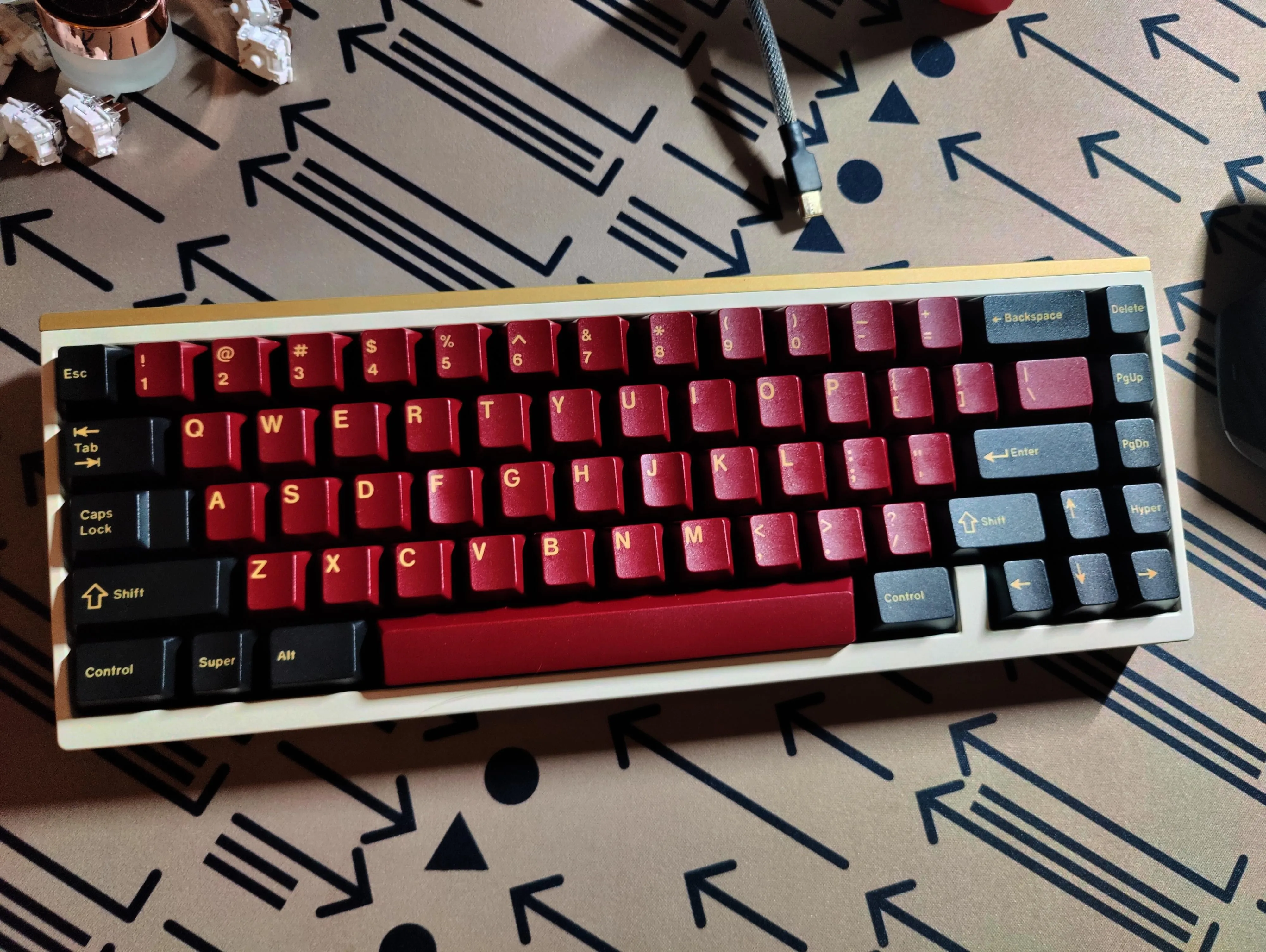 Bordeaux et Crème 背面・側面