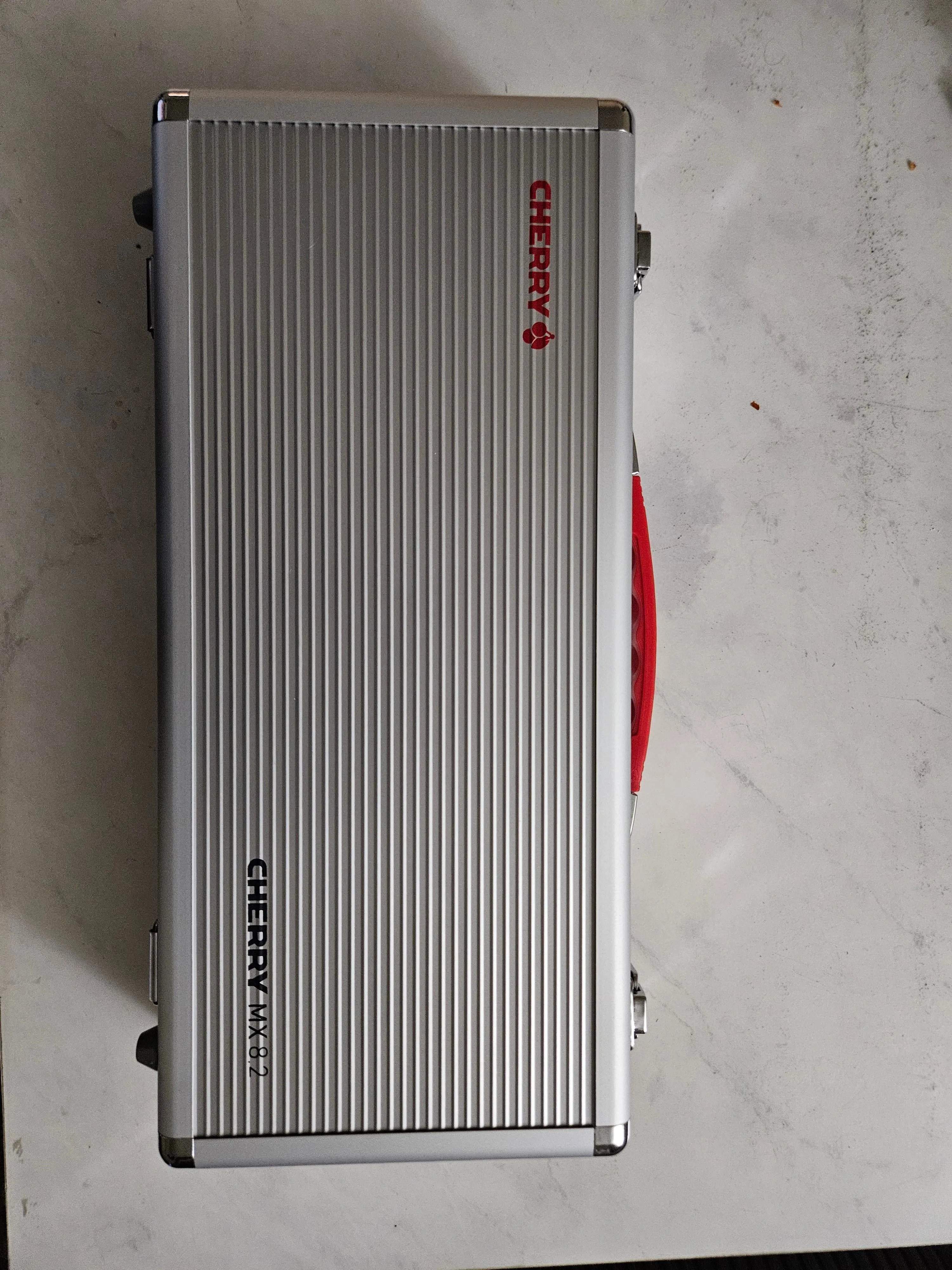 Cherry MX 8.2 TKLの本体