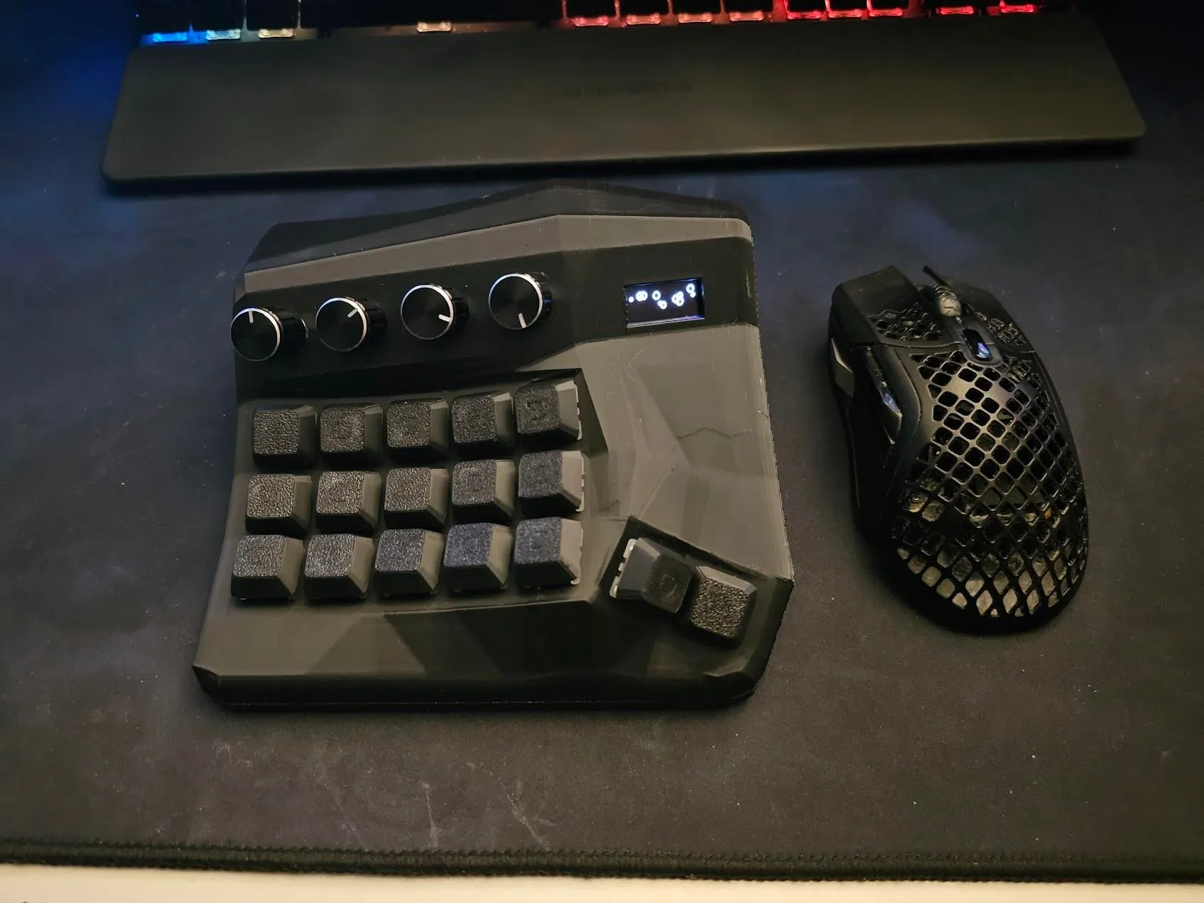 完成した片手用キーボードの外観