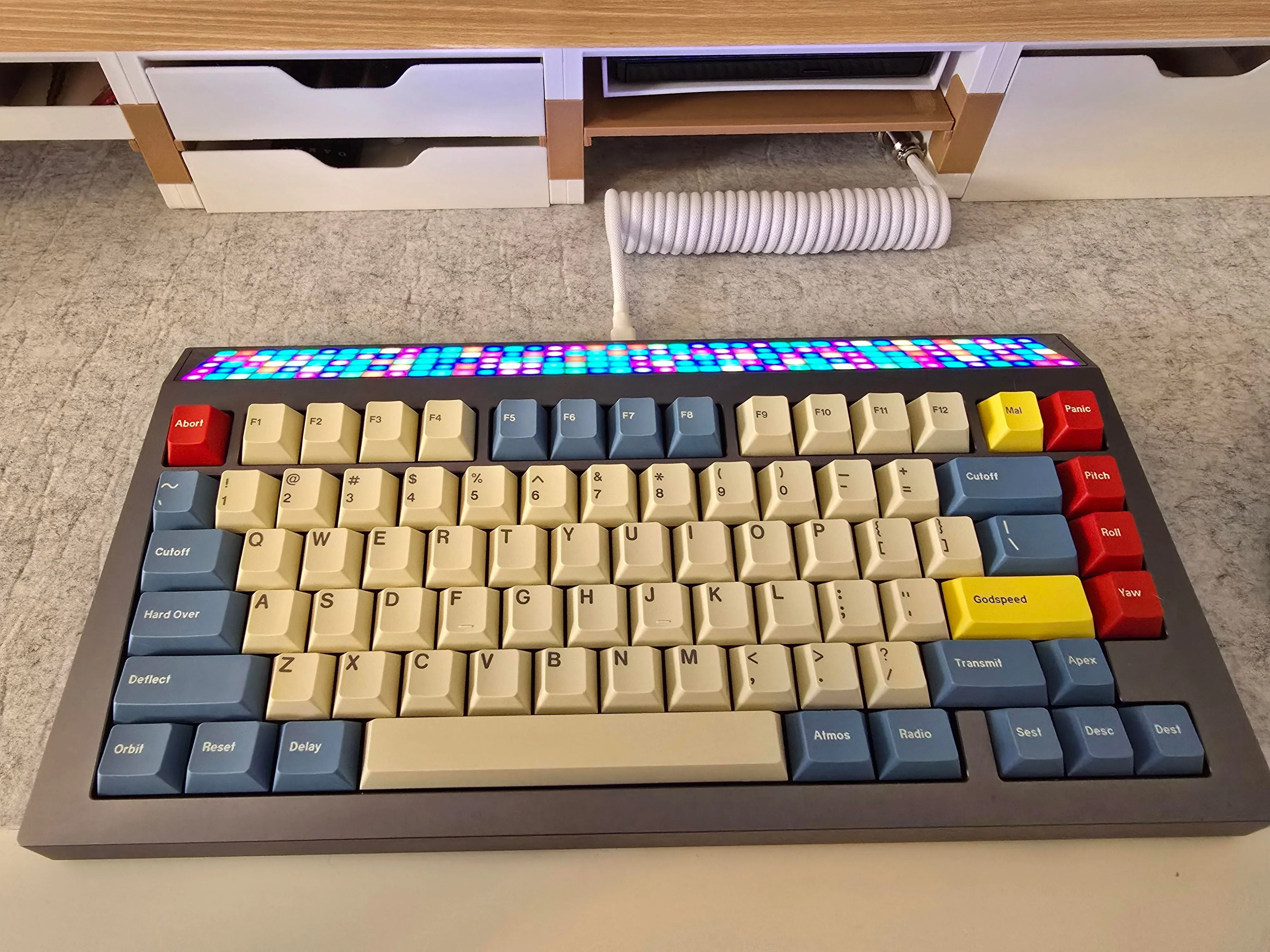 Cyberboard R1とGMK Godspeedのビルド全体像