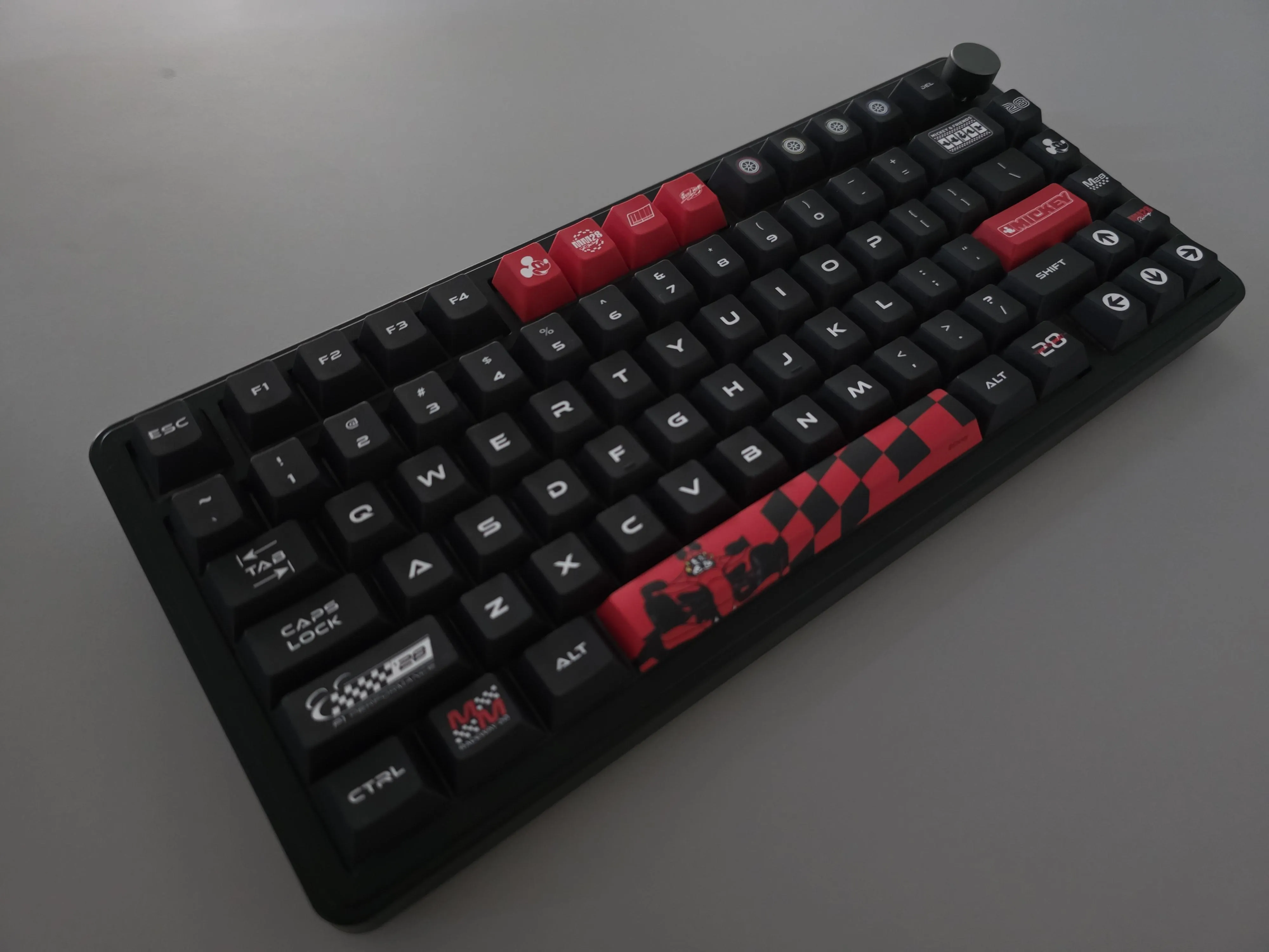 MKB GMK75とMickeyキーキャップのカスタムビルド