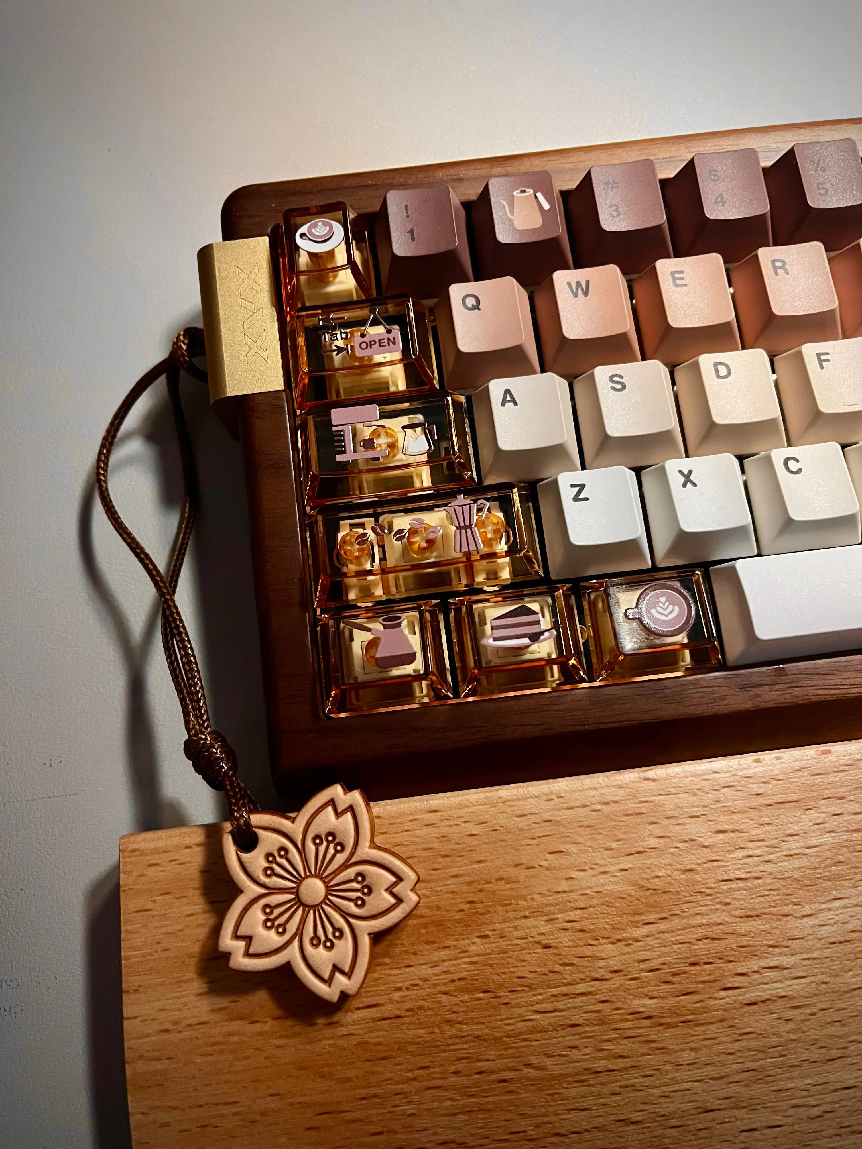 木製キーボードの全体像