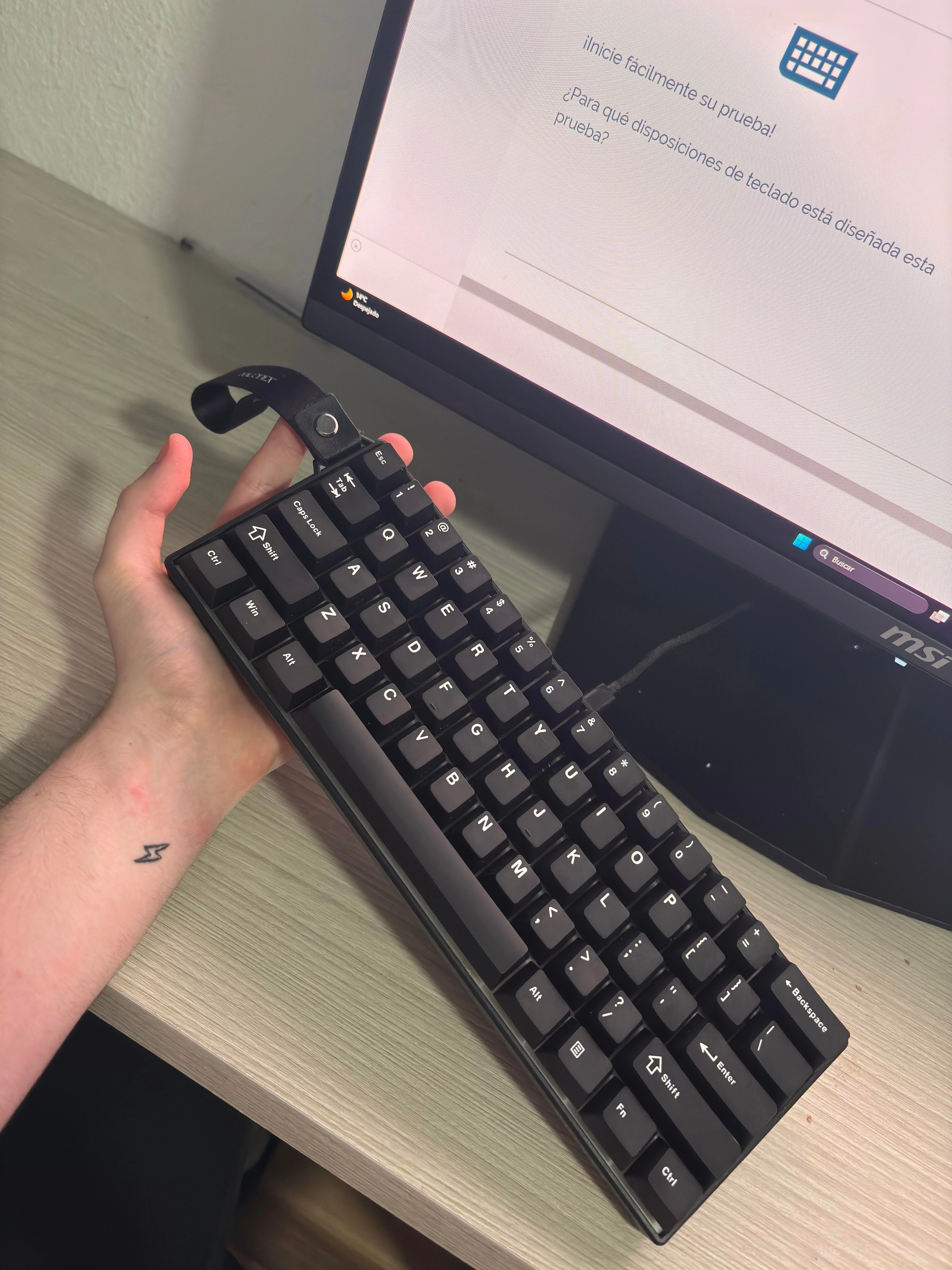 モディファイされた格安キーボードの全体像