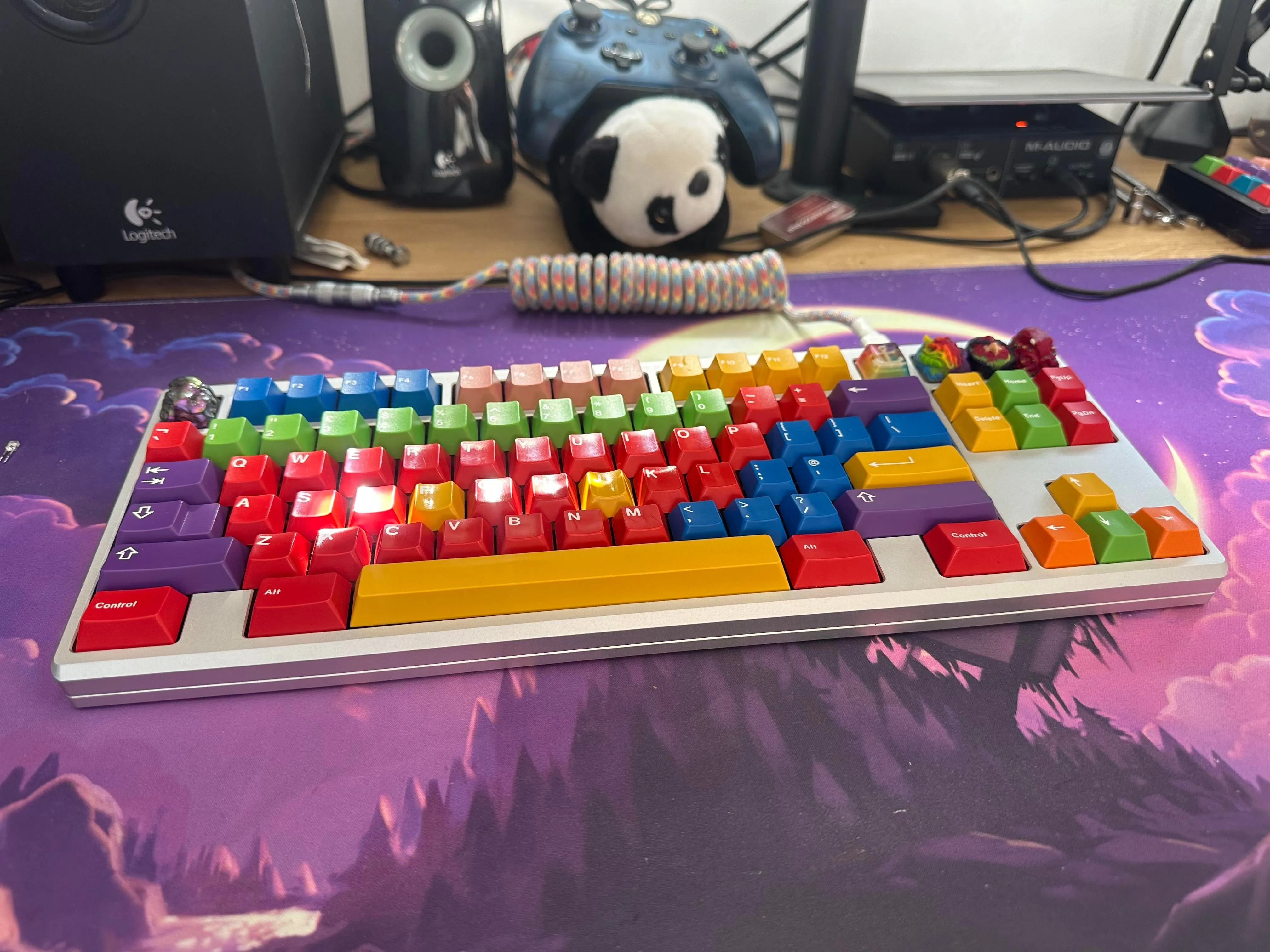 GMK Handarbeitを装着したキーボード