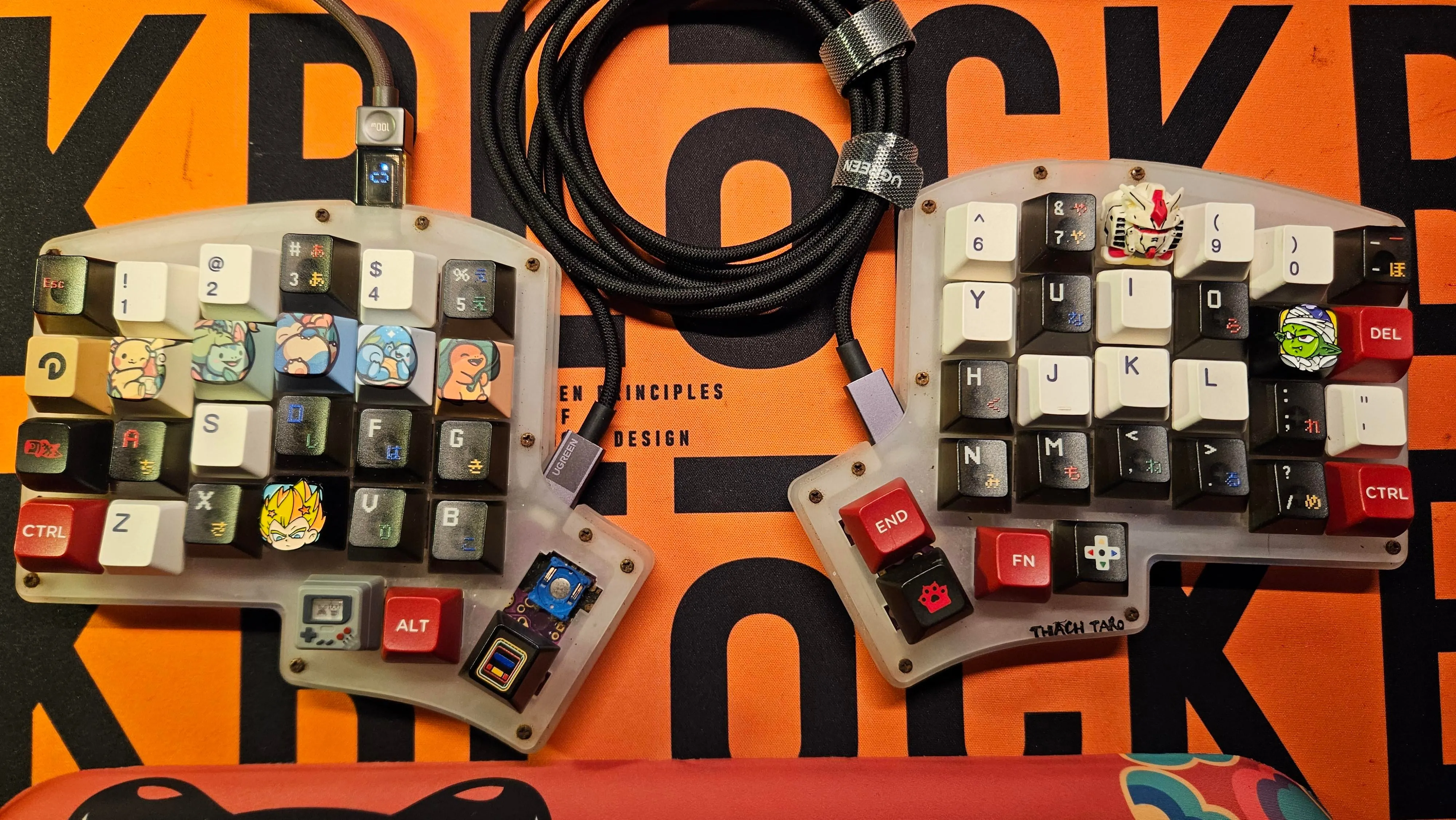 カラフルな分割キーボード