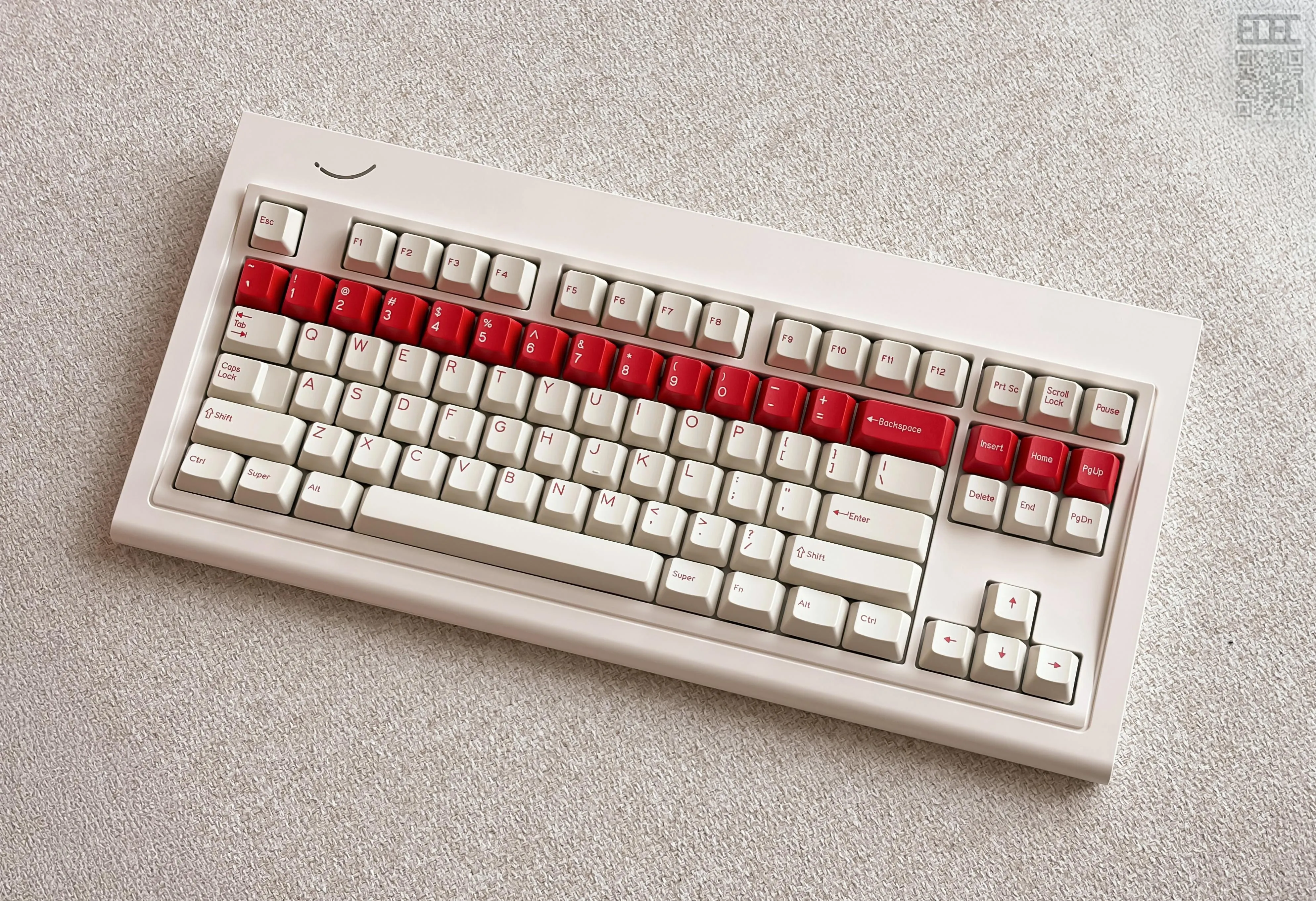 キーボードのサイドビューと打鍵面