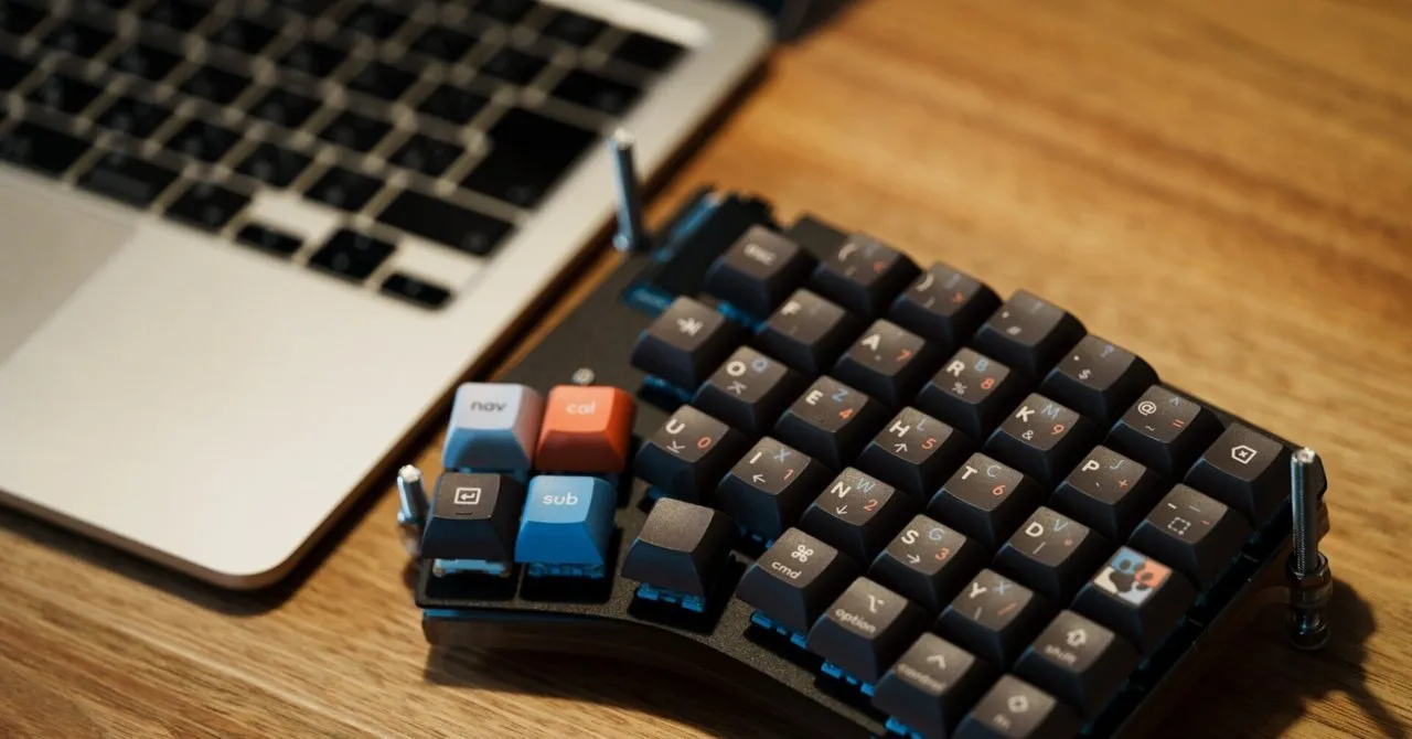 制作された片手キーボードの様子