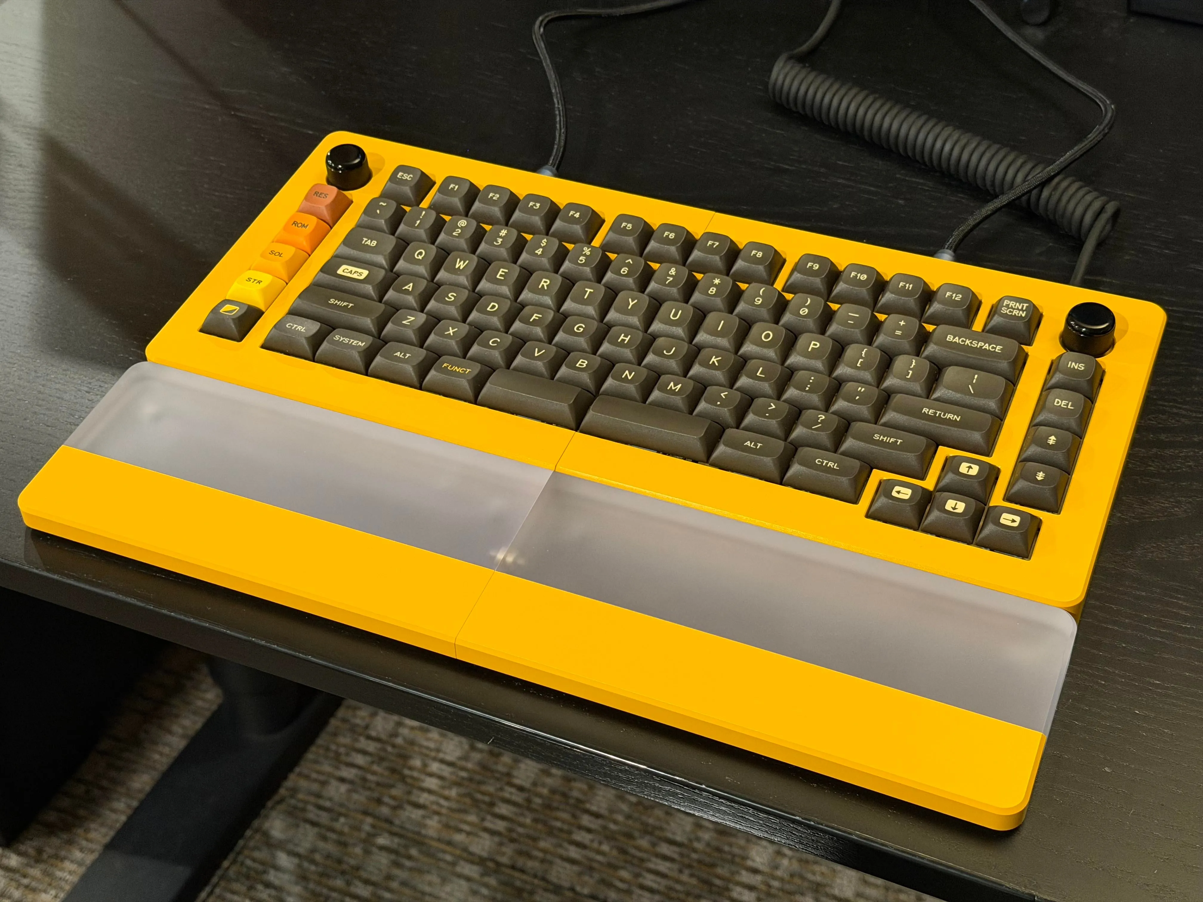 Theseus75 カスタムビルドの外観1