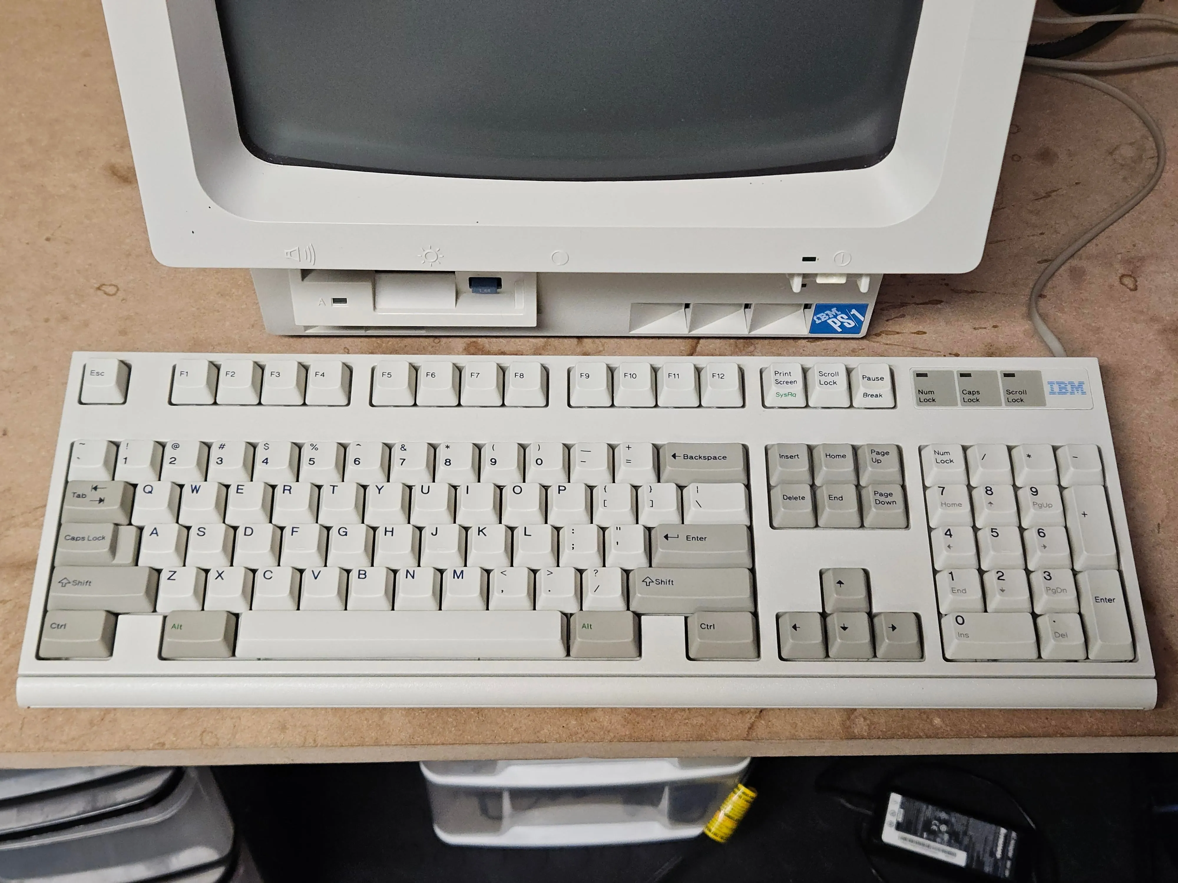 発見されたIBM Model Mのパッケージと本体