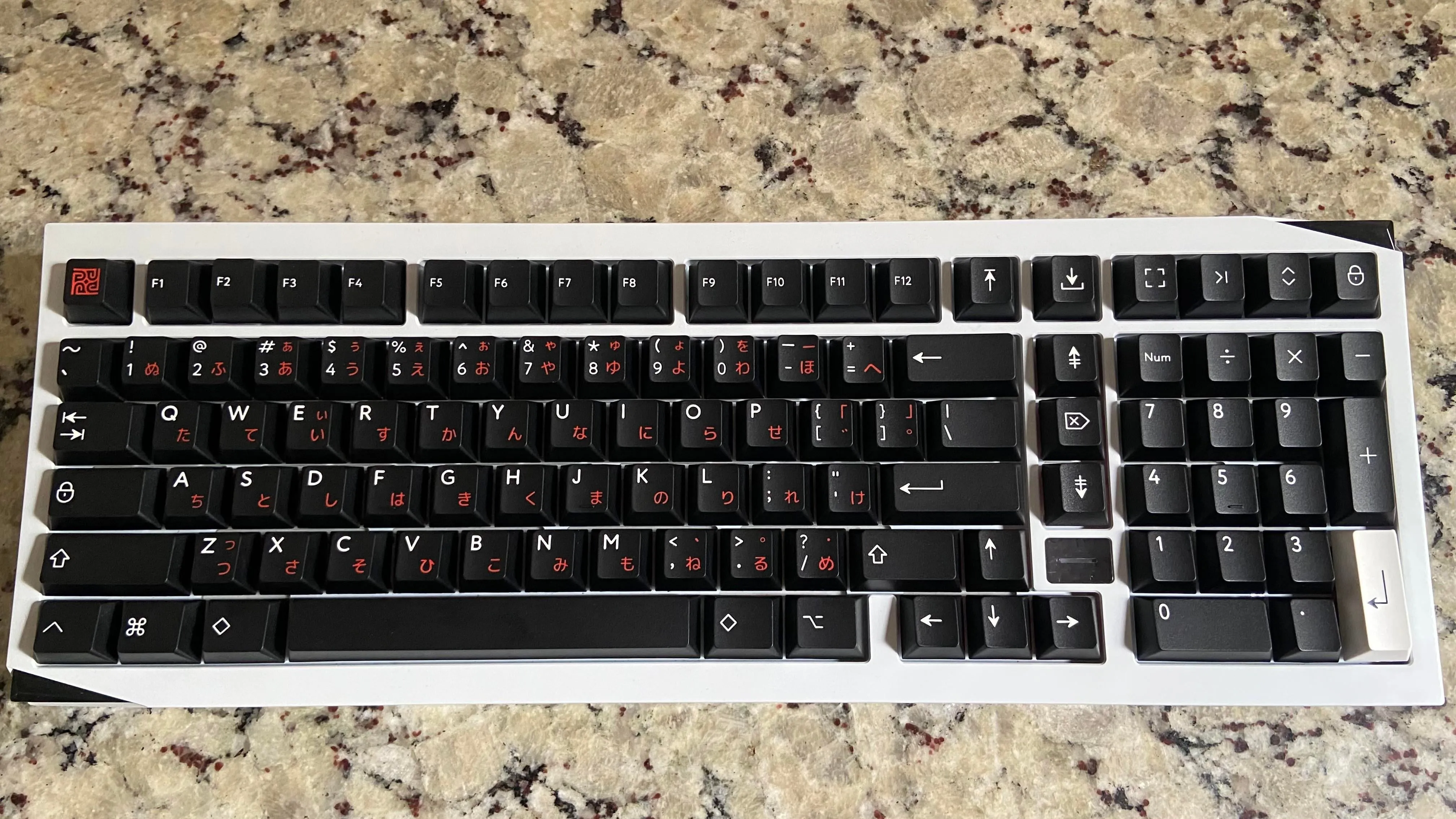 Akko Mineral 02 と PBTfans Crosshair