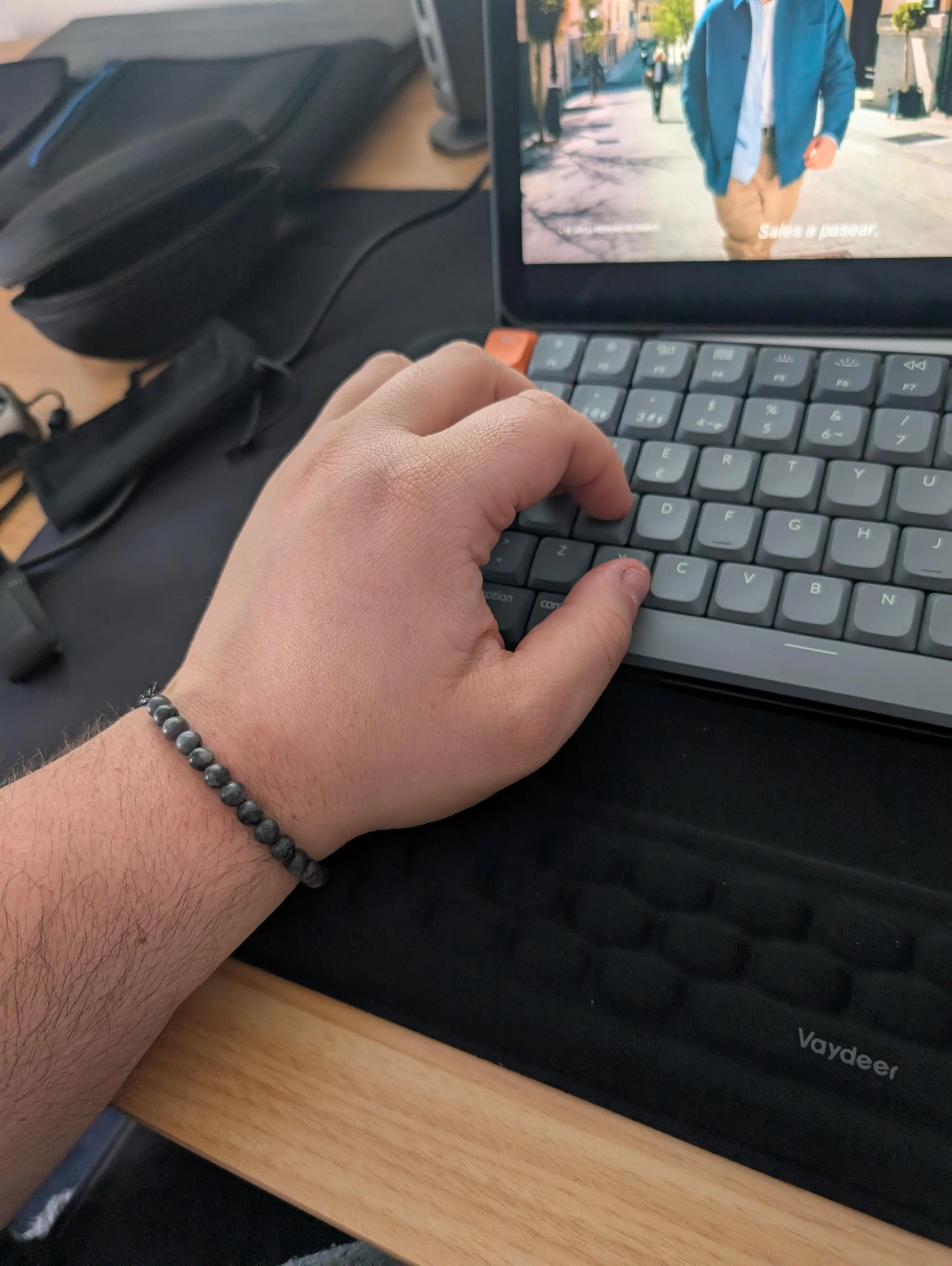 ノートPC使用時の手の配置