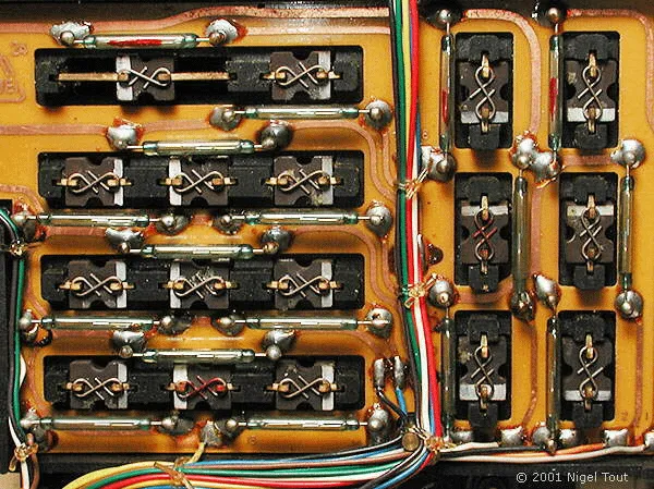 キーボード裏側の構造